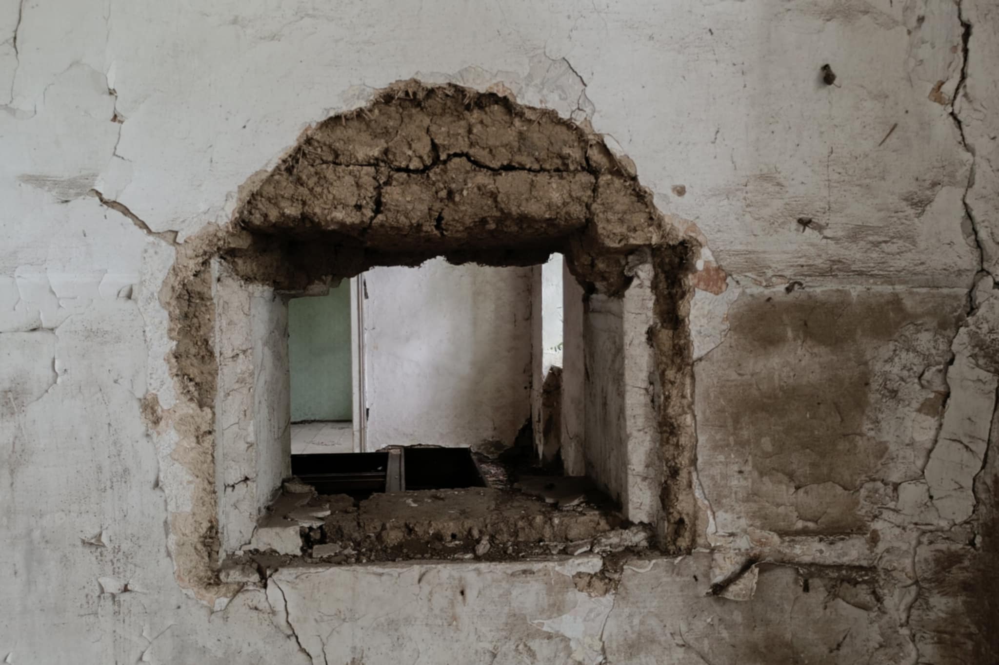 Bozótosban porlad a hajdan élettel teli tanyasi iskola 1
