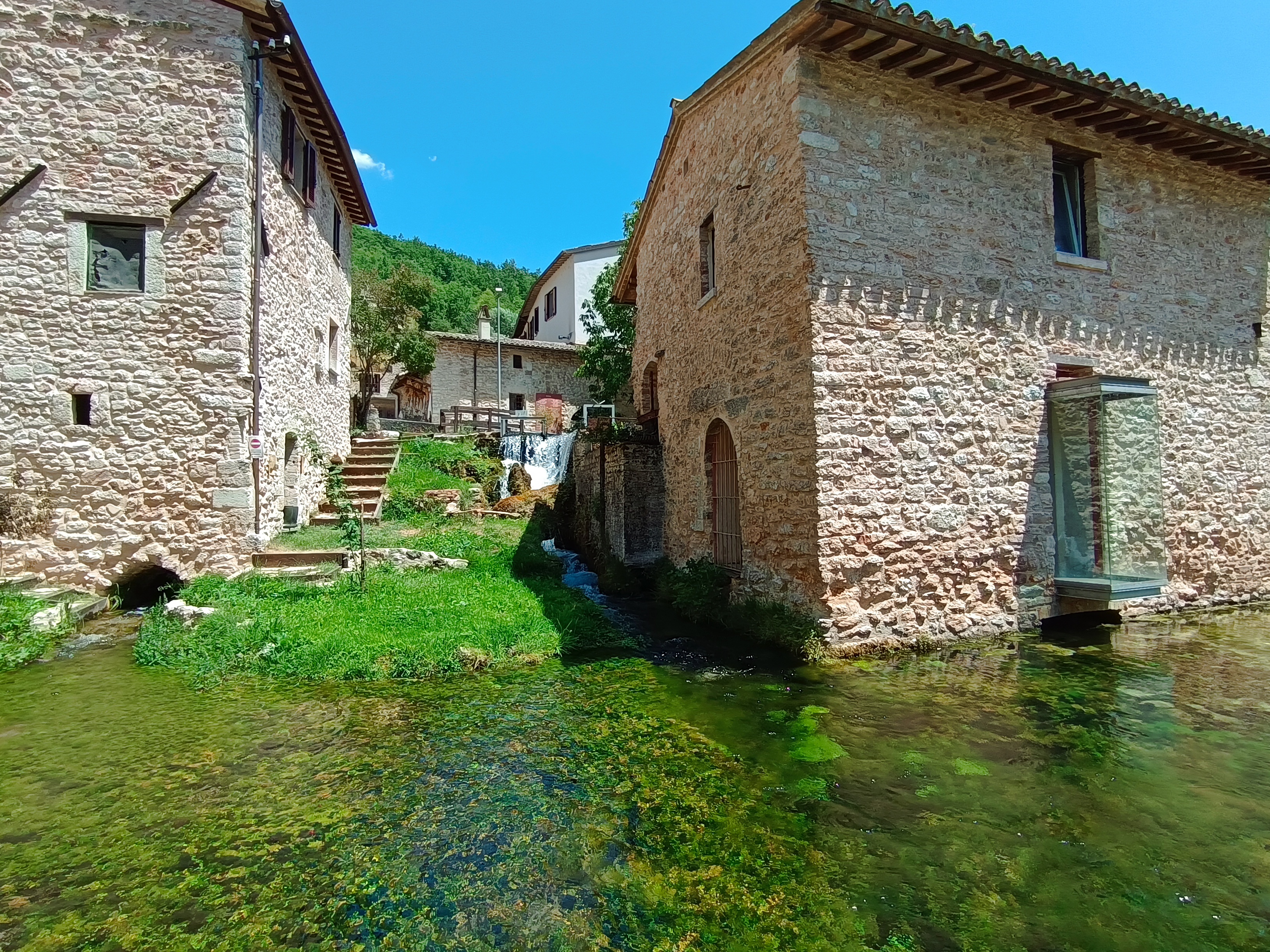 Rasiglia: középkori vízimalmok csodája Olaszország zöld szívében 4