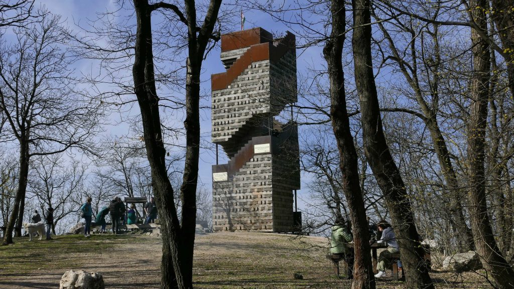 Tíz éve épült, máris lebontják az ország egyik legkülönlegesebb kilátóját