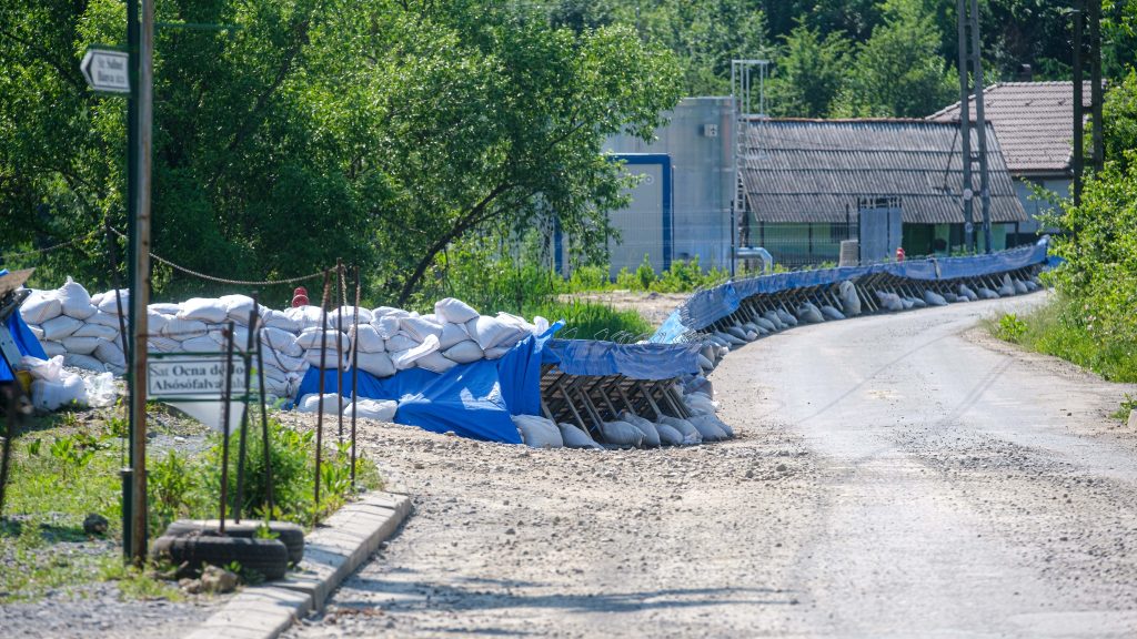 Visszaköltözhetnek otthonaikba a beomlott parajdi sóbánya környékéről kitelepített lakók
