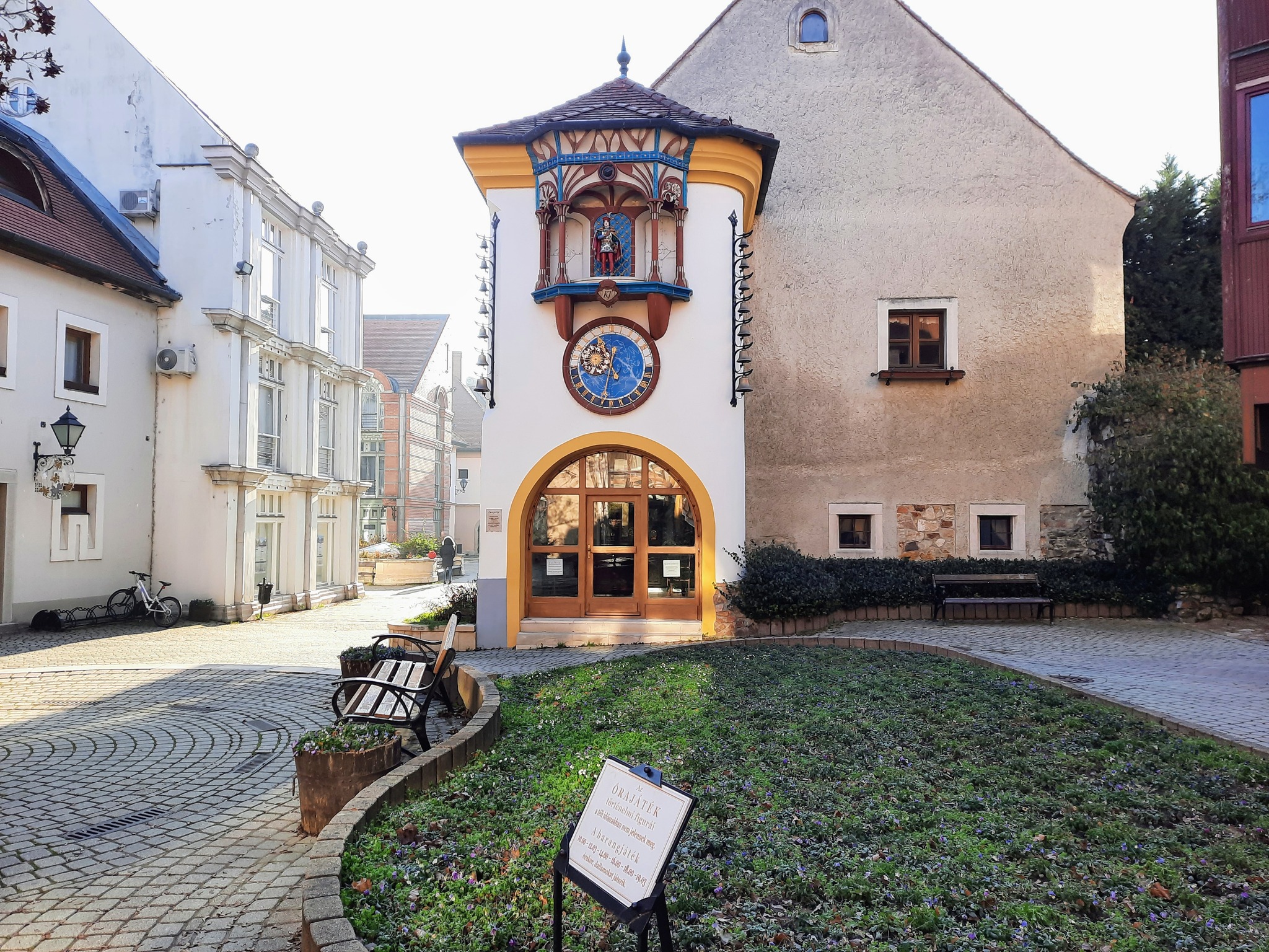 Különleges órajáték: művészi kuriózum mutatja az időt Székesfehérváron 1