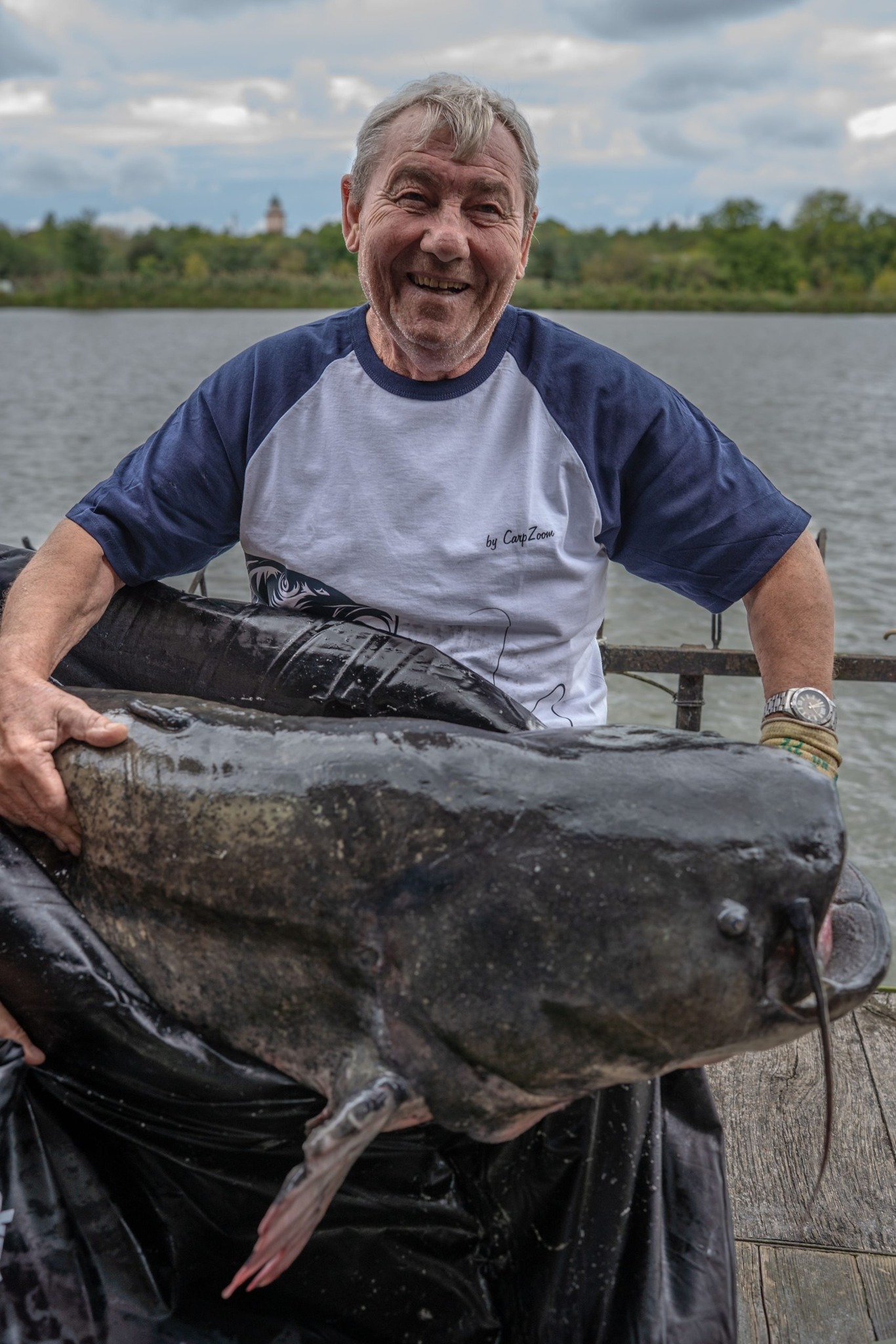 Kapitális méretű harcsa akadt horogra Tatabányán 1