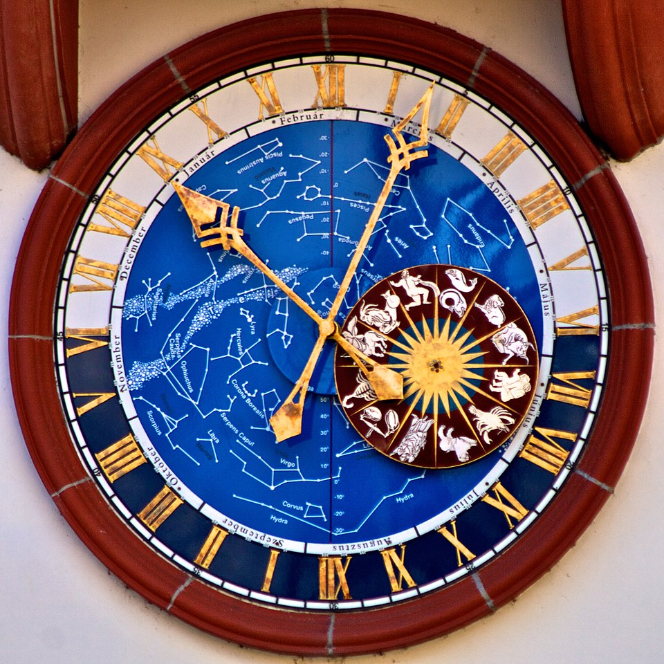 Különleges órajáték: művészi kuriózum mutatja az időt Székesfehérváron 2