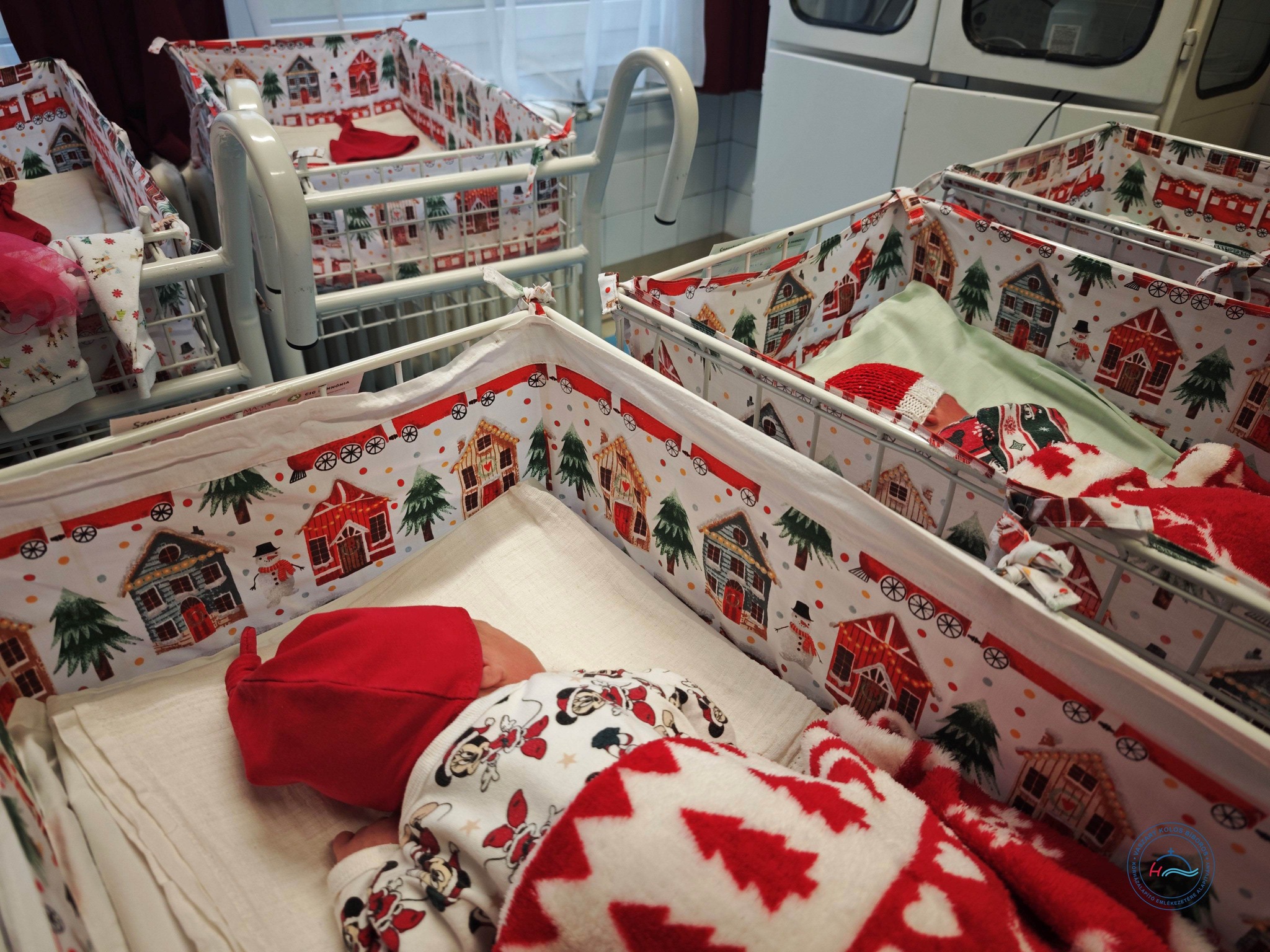 Mikuláskor is cukiságbombák voltak az esztergomi kórház újszülött babái 2