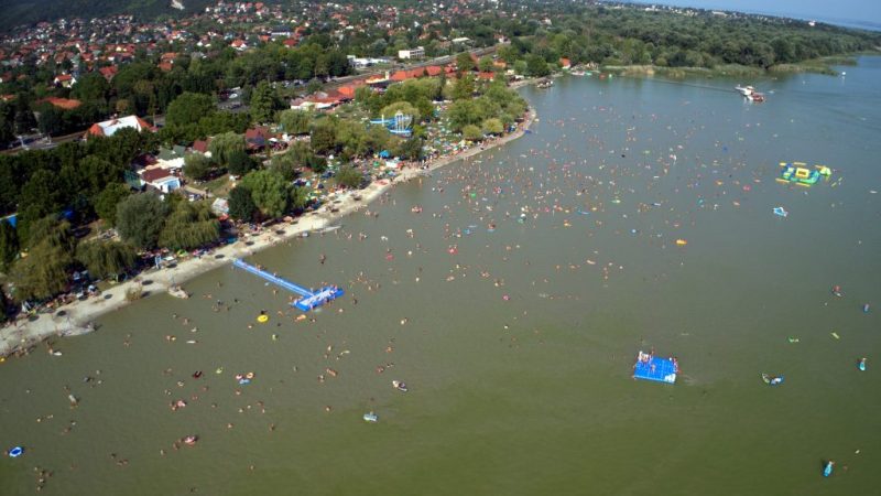 42 strand hajt kék hullám zászlóra a Balatonnál | Sokszínű vidék