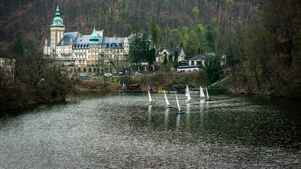 Panorámasétány épül a lillafüredi tó fölé