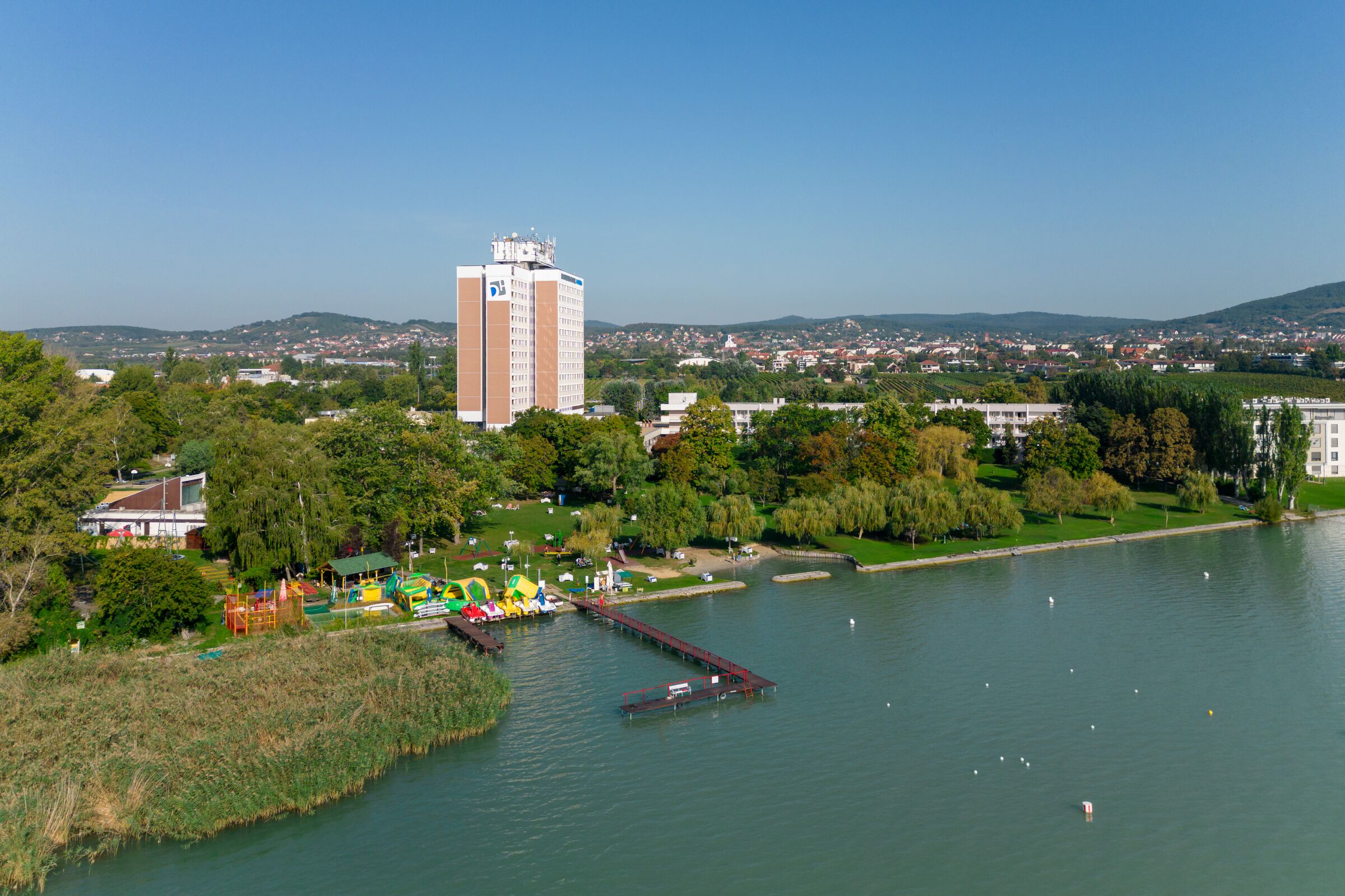 Kellemes dilemmák a sárkányok földjén: lángos vagy fagyi? Balaton vagy medence? 3