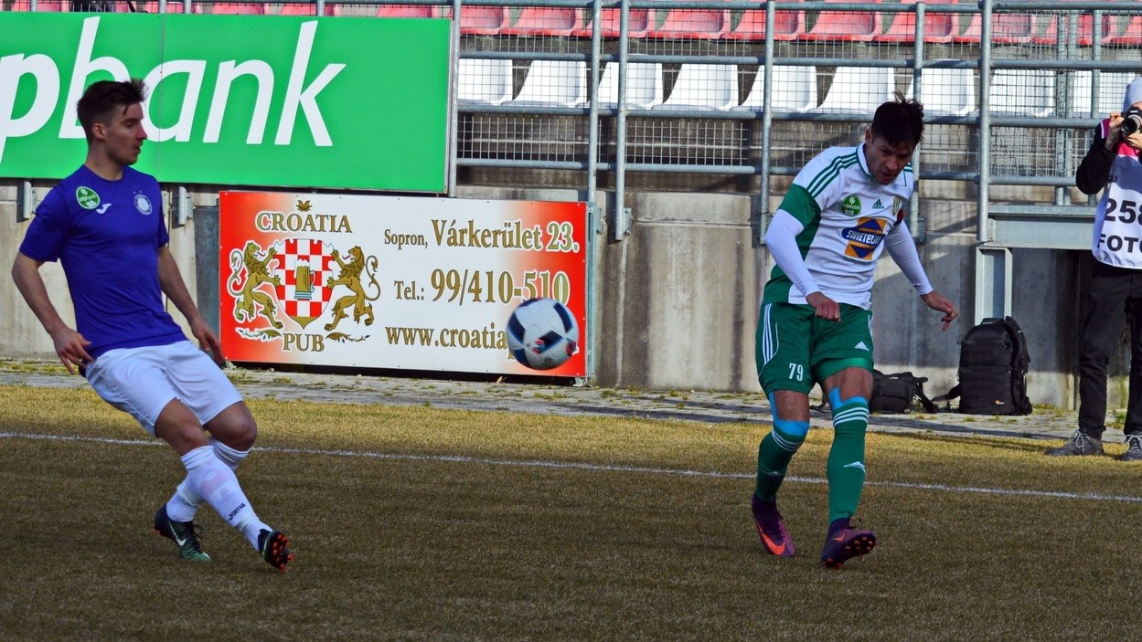 Halmosi Péter folytatja, Ausztriában írt alá Rangadó