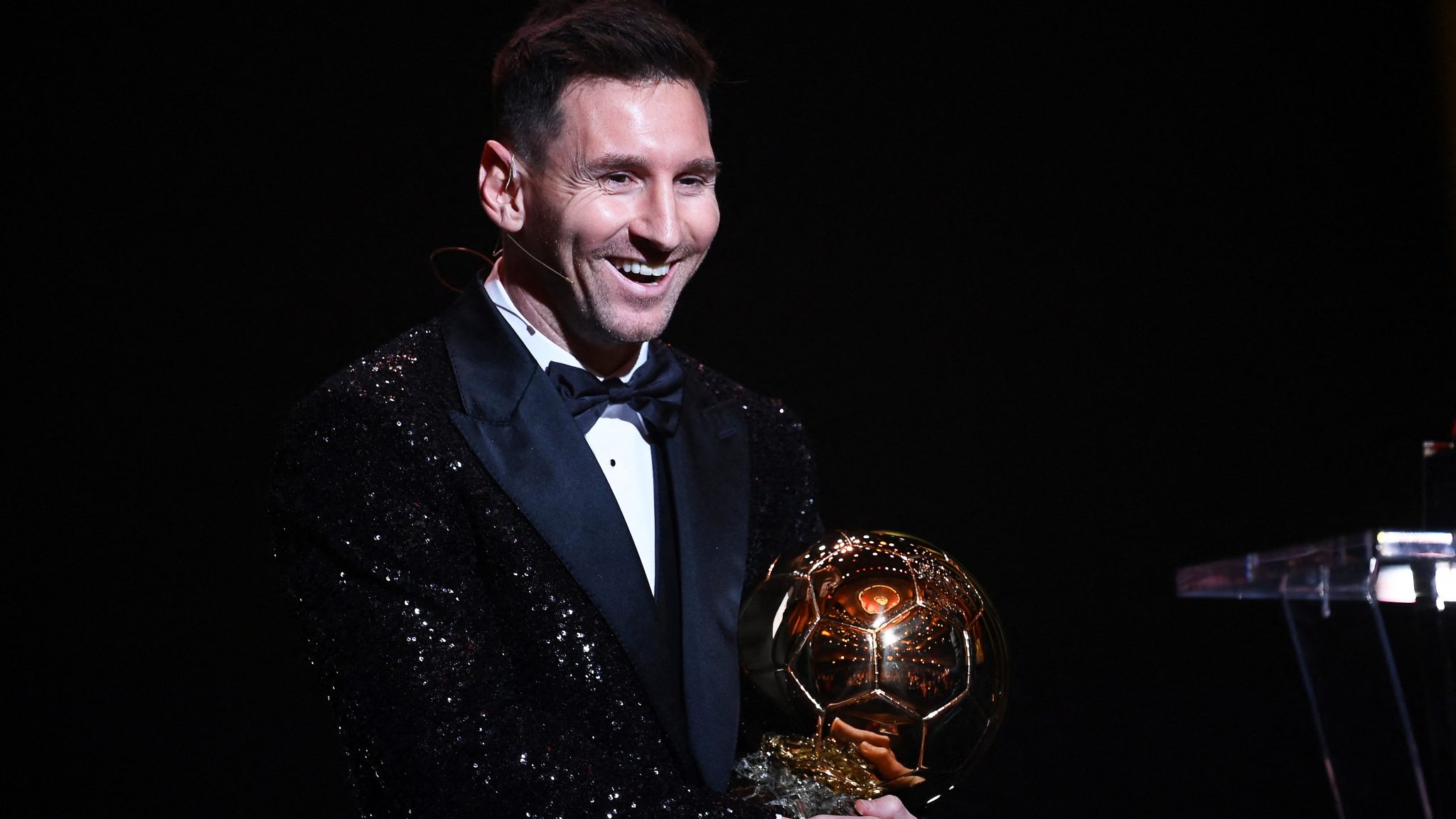 Ballon d or live. Месси 7 золотой мяч. Месси золотой мяч 2021. Messi Ballon d'or 2021. Месси золотой мяч.