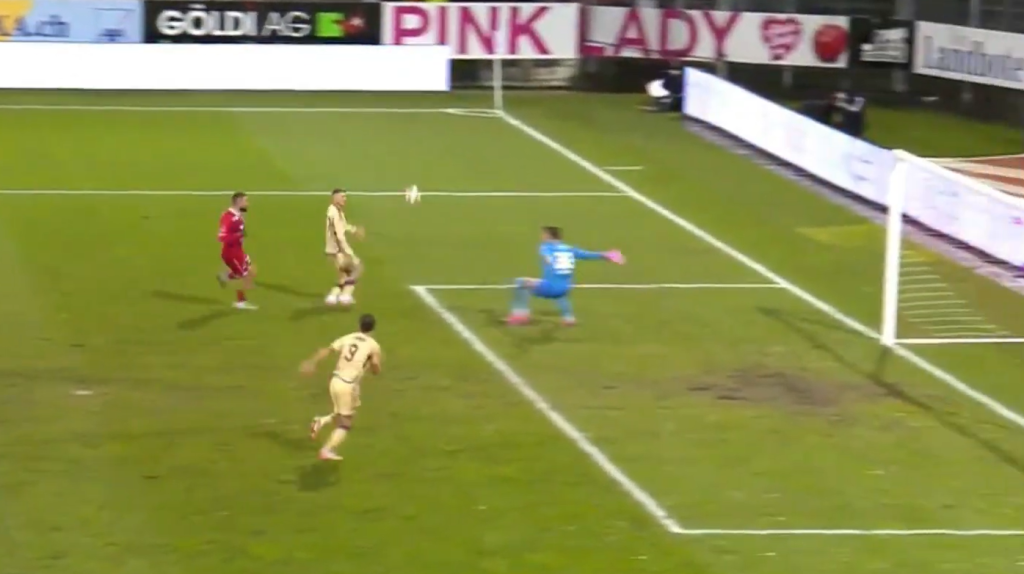 Bolla Bendegúz kihasználta az ellenfél kapusának bődületes hibáját