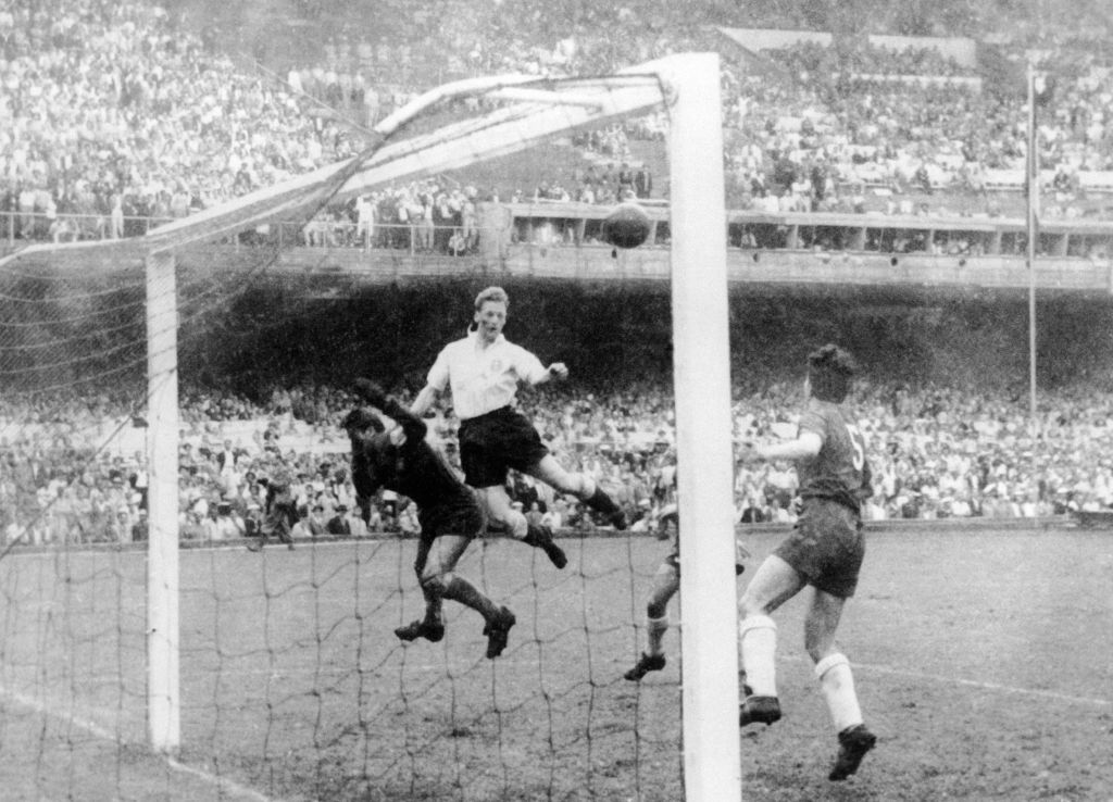 „Anglia válogatott futballcsapata 1950. július 2-án hunyt el Rióban. Nyugodjék békében!” 1
