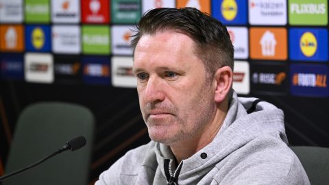 Robbie Keane vezetőedző a Ferencváros labdarúgócsapatának sajtótájékoztatóján a Groupama Arénában 2025. december 10-én. A csapat másnap a skót Glasgow Rangerst fogadja az Európa-liga alapszakaszának hatodik fordulójában.