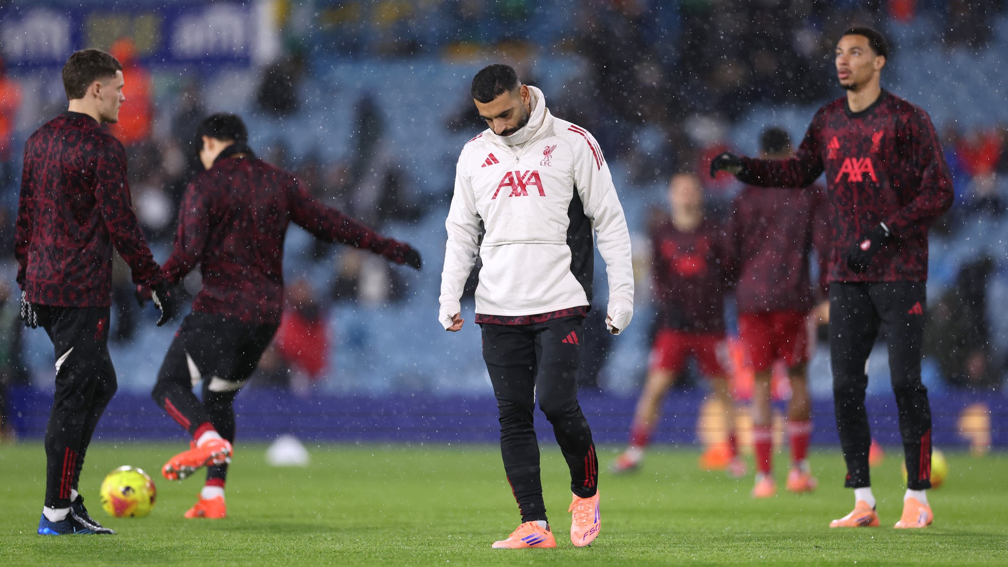 Mohamed Szalah, a Liverpool játékosa a Leeds United és a Liverpool közötti Premier League-mérkőzés előtti bemelegítésen az Elland Road stadionban, 2025. december 6-án, Leedsben, Angliában.