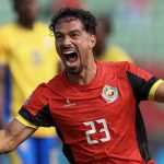 Mozambik játékosa, Diogo Calila ünnepli a Gabon elleni gólját az Afrikai Nemzetek Kupáján.