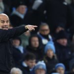 A Manchester City spanyol menedzsere, Pep Guardiola gesztikulál a pálya széléről a Manchester City és a West Ham United közötti angol Premier League labdarúgó-mérkőzésen a manchesteri Etihad Stadionban.