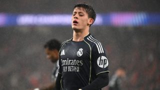 Arda Güler, a Real Madrid török játékosa a Benfica elleni Bajnokok Ligája-mérkőzésen.