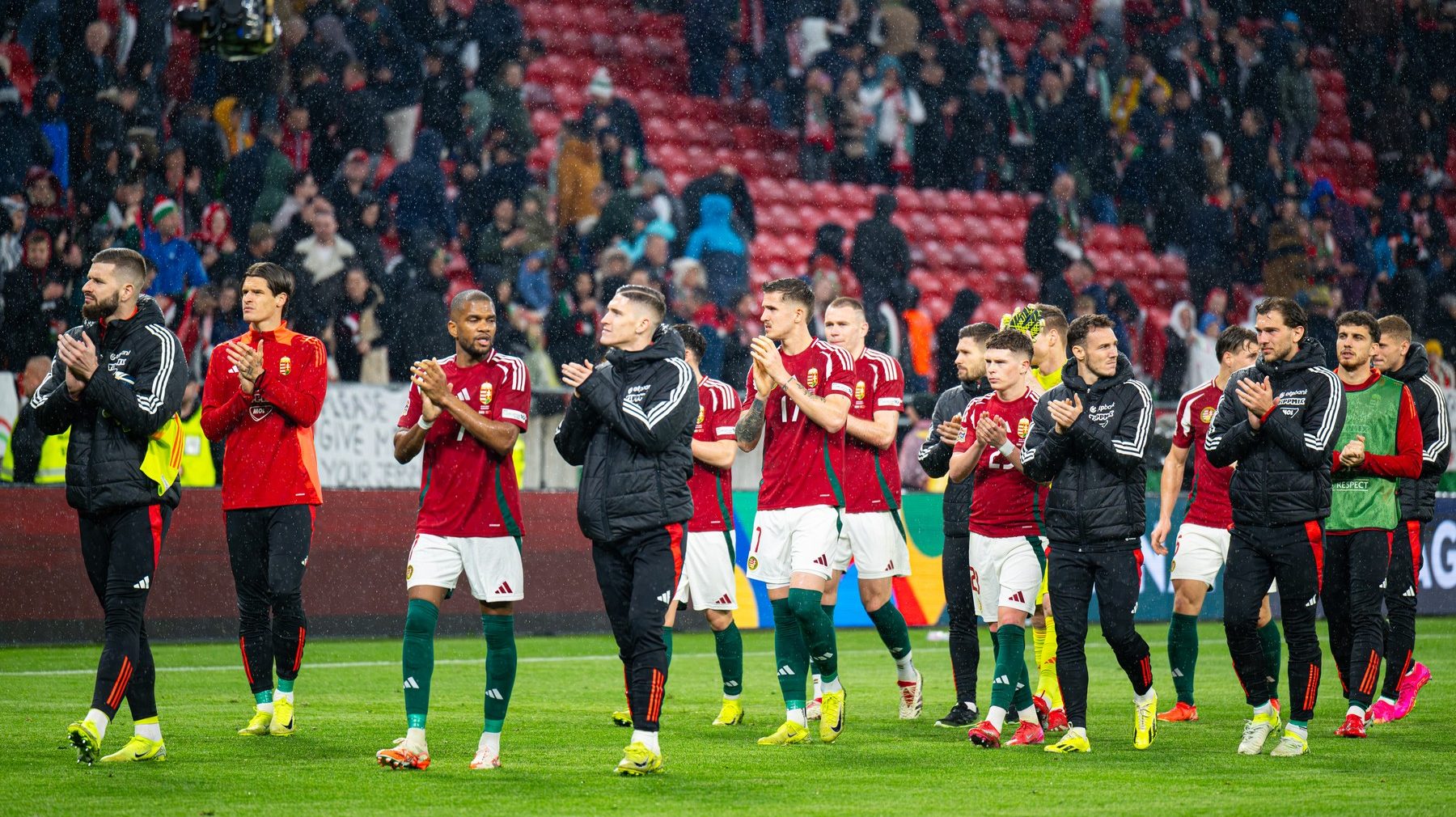A magyar labdarúgó-válogatott megköszöni a szurkolók támogatását.