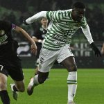 Vitális Milán, a Gyõr (b) és Elton Acolatse, az FTC játékosa.