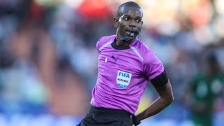 Issa Sy játékvezető az Algéira-Nigéria mérkőzésen.