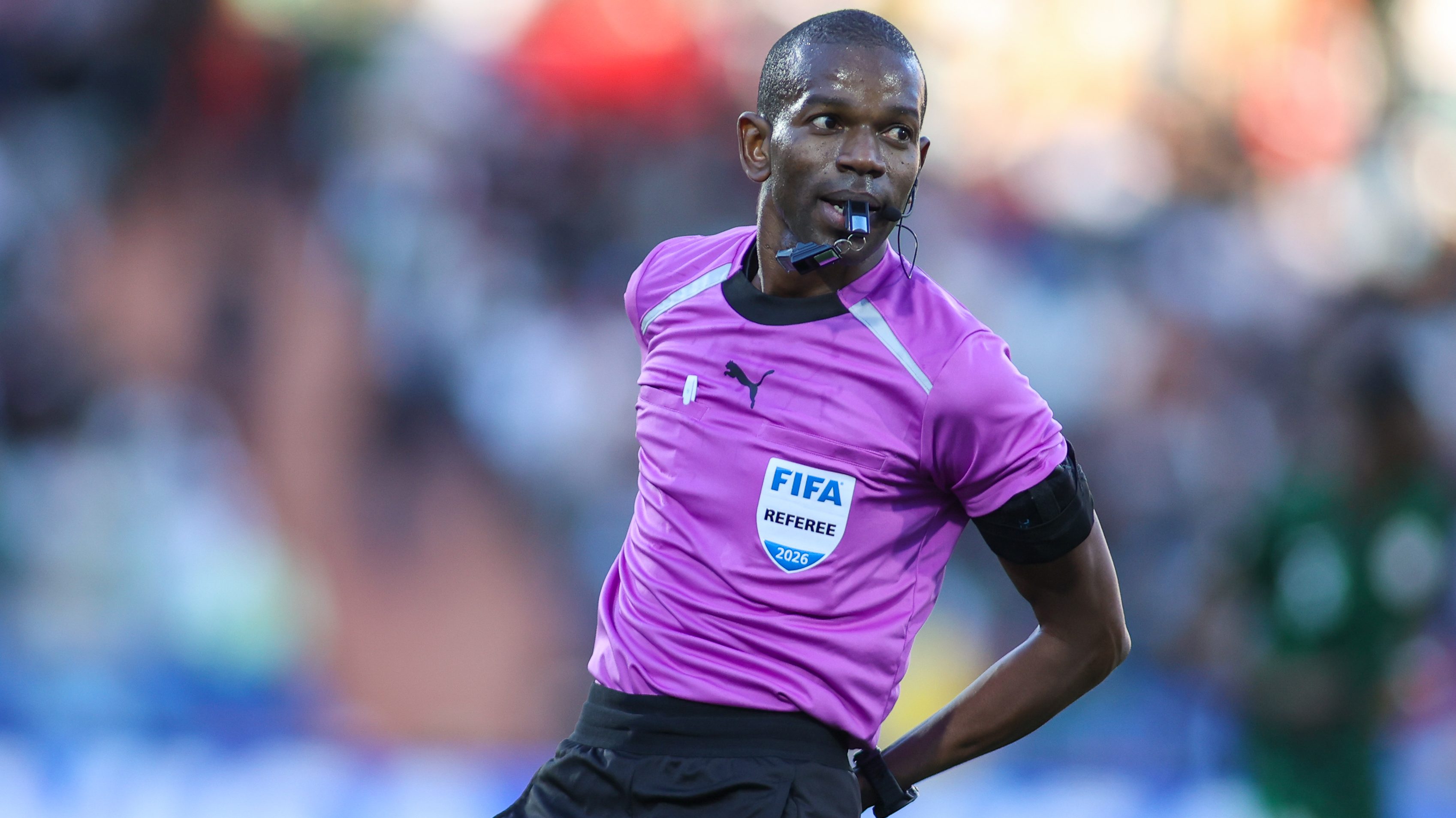 Issa Sy játékvezető az Algéira-Nigéria mérkőzésen.