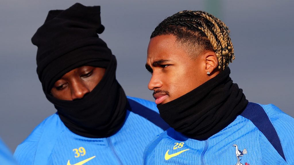 Randal Kolo Muani (balra) és Wilson Odobert a Tottenham edzésén.