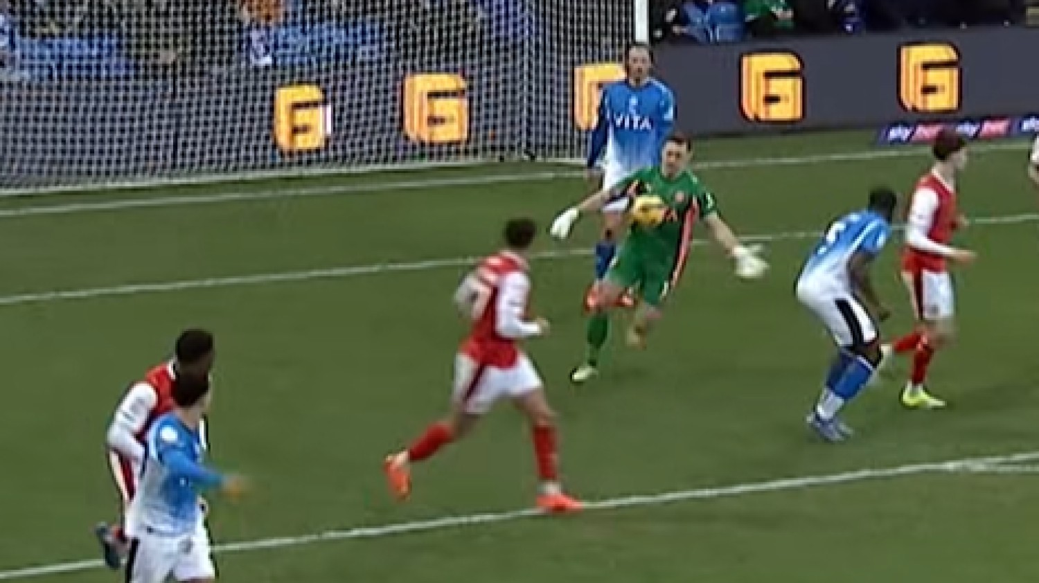 Balul sikerült kapuskirúgás a Stockport