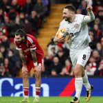 Adam Phillips ünnepel, miután gólt szerzett Szoboszlai Dominik hibáját követően.