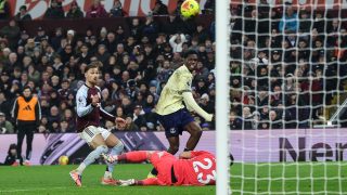 Thierno Barry, az Everton játékosa győztes gólt szerez az Aston Villa ellen.