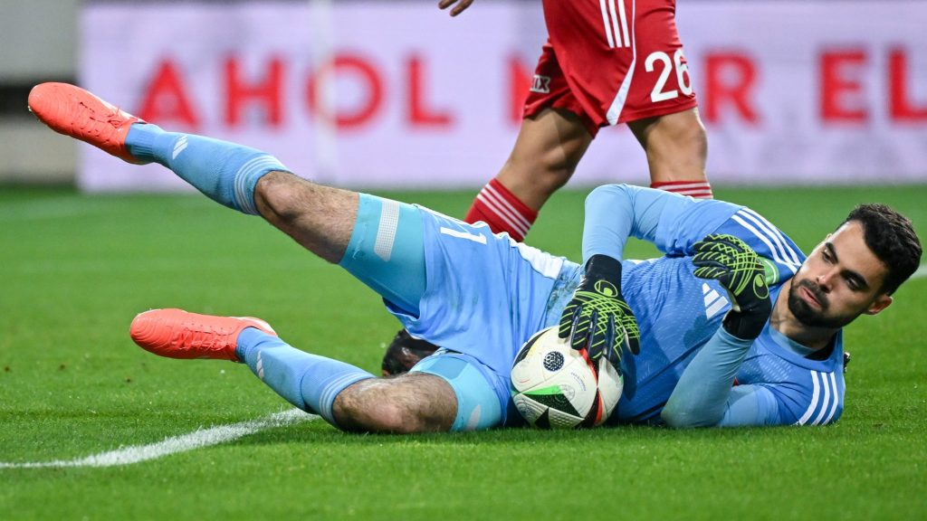 Varga Ádám, a DVSC kapusa a labdarúgó Fizz Liga 6. fordulójában játszott Debreceni VSC – Ferencvárosi TC mérkőzésen a debreceni Nagyerdei Stadionban 2025. augusztus 31-én.