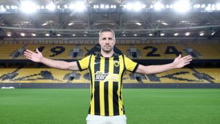 Varga Barnabás az AEK Athén mezében.