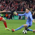 Josip Stanisic párharca Maarten Vandevoordttal.