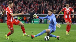 Josip Stanisic párharca Maarten Vandevoordttal.