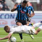 Isak Hien of Atalanta BC commits a foul against Rasmus Hojlund of SSC Napoli during the Serie A football match between Atalanta BC and SSC Napoli in Bergamo, Italy, on February 22, 2026, at New Balance Arena. (Photo by Emanuele Comincini/NurPhoto)