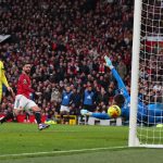 Bruno Fernandes, a Manchester United portugál játékosa gólszerzés közben a Tottenhm Hotspur elleni mérkőzésen.