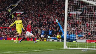 Bruno Fernandes, a Manchester United portugál játékosa gólszerzés közben a Tottenhm Hotspur elleni mérkőzésen.