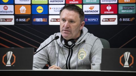 Robbie Keane vezetõedzõ a Ferencváros labdarúgócsapatának sajtótájékoztatóján.
