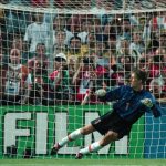 firo : 07.07.1998 Football: Football: Archive photos, archive photo, archive images, World Cup 1998 98 in France KO phase semi-final Brazil - Netherlands 4:2 in the penalty shootout Edwin van der Sar concedes a versus goal from a penalty