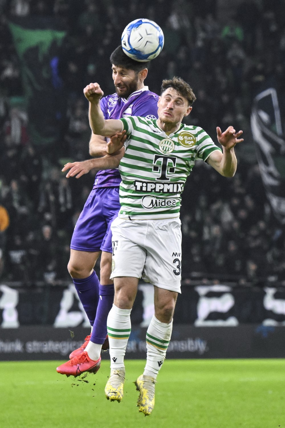 A Ferencváros és az Újpest rangadója a labdarúgó NB I-ben.