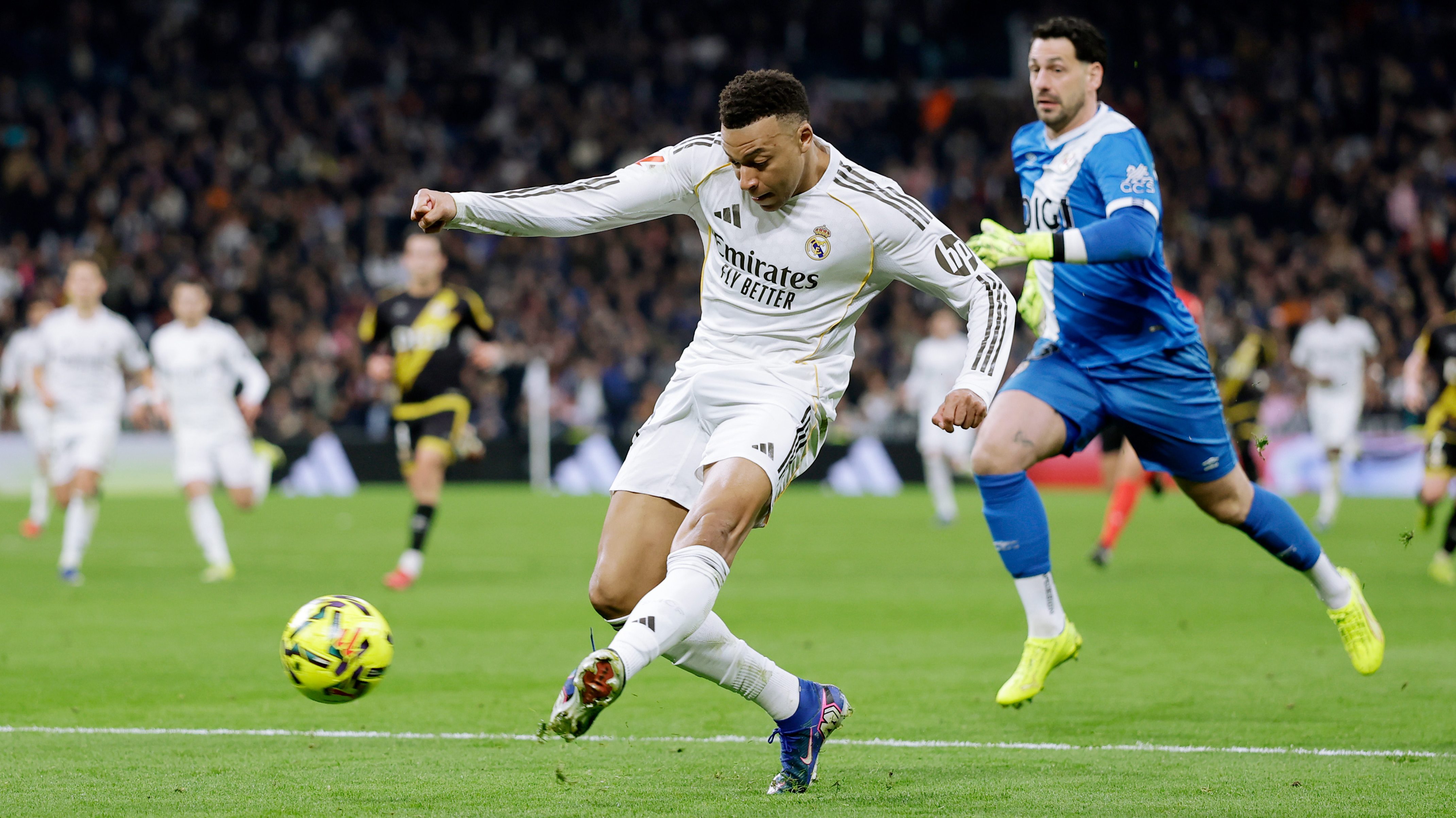 Kylian Mbappé tizenegyest rúg.