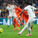 Vinícius Junior tizenegyest rúg.