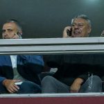 Claudio Tapia eln ök (jobbra) a Lanús-Flamengo meccs előtt.