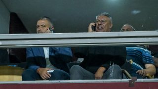 Claudio Tapia eln ök (jobbra) a Lanús-Flamengo meccs előtt.