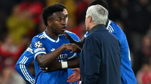 Vinícius Jr és José Mourinho vitatkozik.