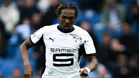 Rennes’ French defender #97 Jeremy Jacquet runs with the ball during the French L1 football match between Le Havre AC and Stade Rennais FC at the Stade Oceane in Le Havre, north-western France, on October 5, 2025.