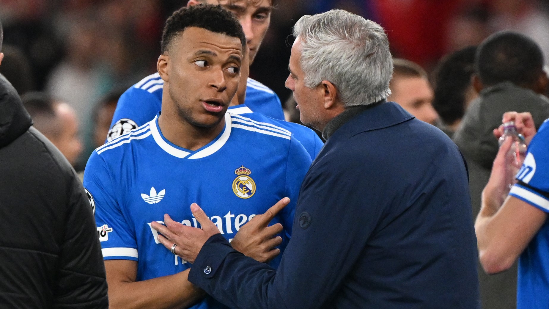 Kylian Mbappé és José Mourinho a Benfica és a Real Madrid lisszaboni Bajnokok Ligája-mérkőzésén.