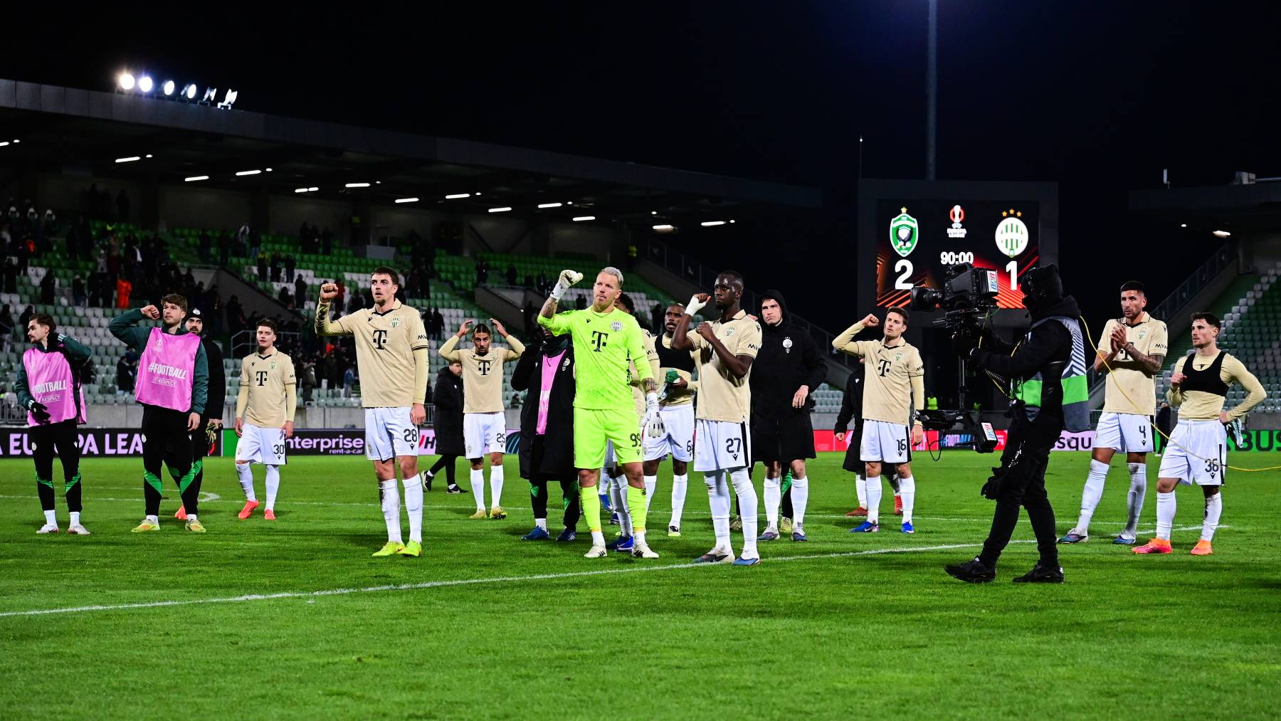 Razgrad, 2026. február 19. A Ferencváros játékosai a labdarúgó Európa-liga nyolcaddöntőjébe jutásért játszott PFK Ludogorec Razgrad - Ferencvárosi TC mérkőzés végén a razgradi Ludogorec Arénában 2026. február 19-én. A Ludogorec 2-1-re győzött. MTI/Czeglédi Zsolt