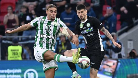 Budapest, 2025. május 14. Cebrail Makreckis (b), a Ferencváros és Osváth Attila, a Paks játékosa a labdarúgó MOL Magyar Kupa döntőjében játszott FTC - Paksi FC mérkőzésen a Puskás Arénában 2025. május 14-én. MTI/Illyés Tibor