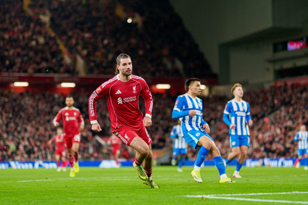 Szoboszlai Dominik a Brighton elleni FA Kupa-meccsen. A magyar középpályás gólt szerzett, a Liverpool 3-0-val jutott tovább.