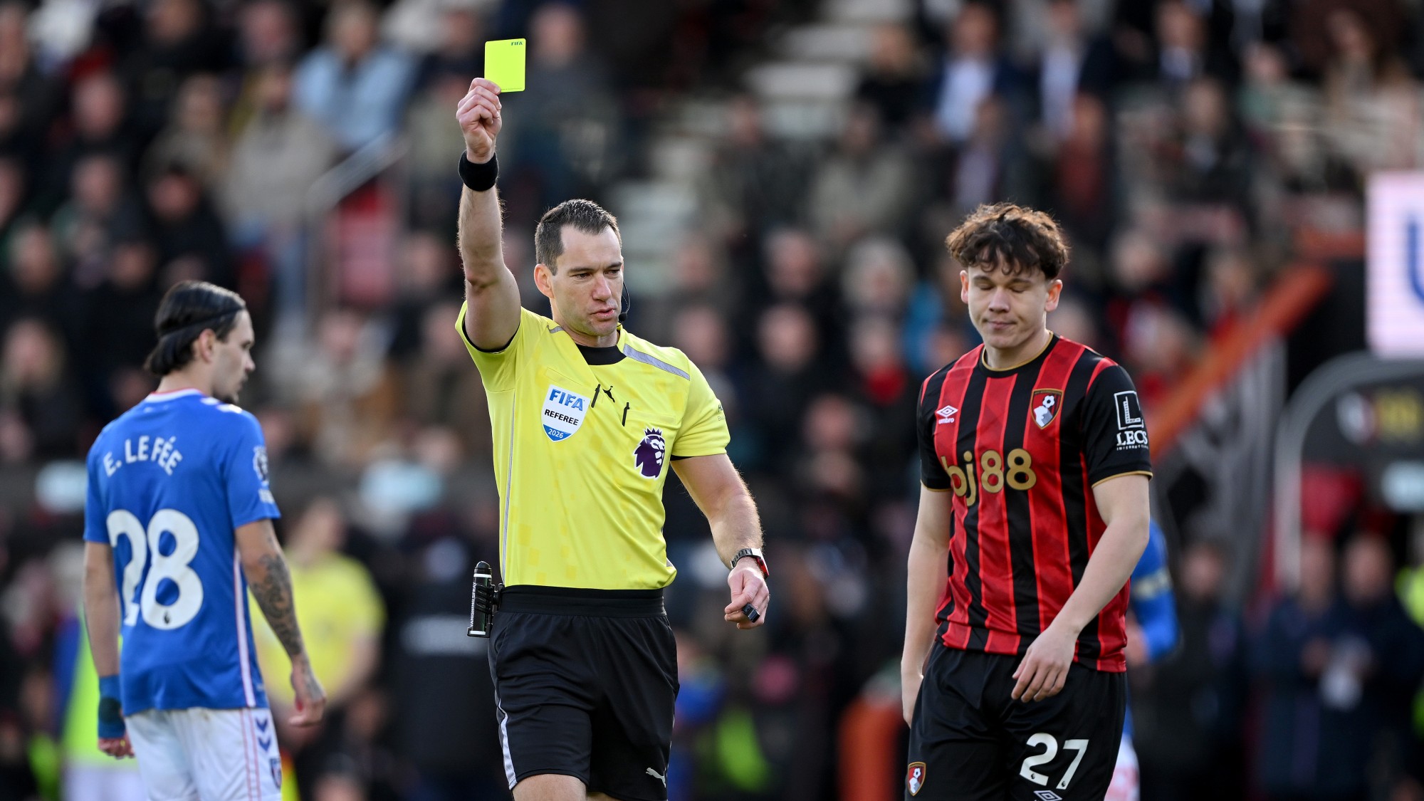 Tótj Alex, a Bournemouth magyar játékosa sárgát kapott a Sunderland elleni bajnokin.