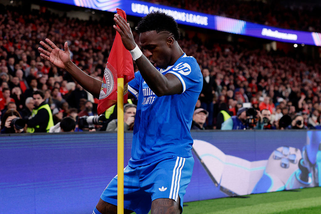 Rasszista balhé szakította félbe a Benfica és a Real Madrid Bajnokok Ligája-mecsét, miután Gianluca Prestianni odaszólt Vinícius Jr-nak.